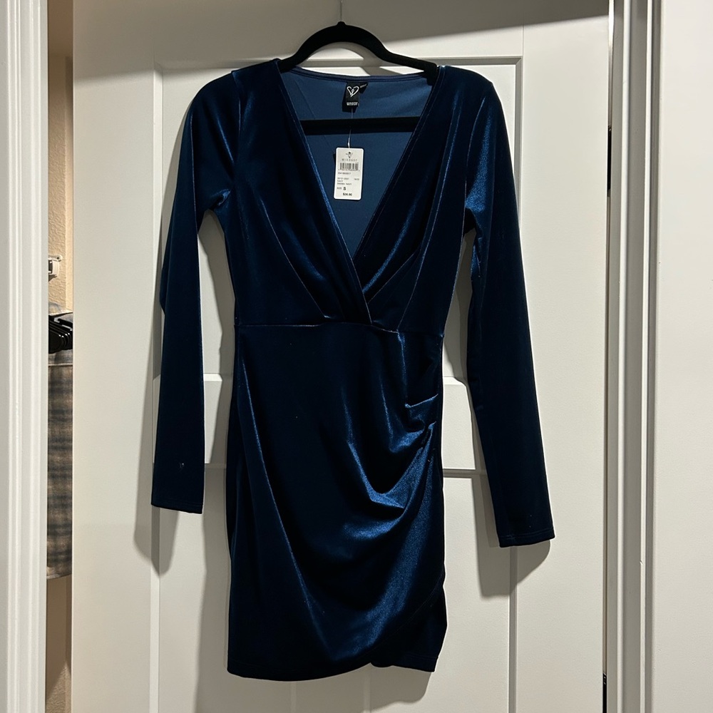 Long sleeve velvet dresss